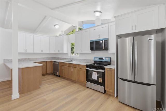 Detail Gallery Image 6 of 48 For 843 Alvin St, San Diego,  CA 92114 - 6 Beds | 4 Baths