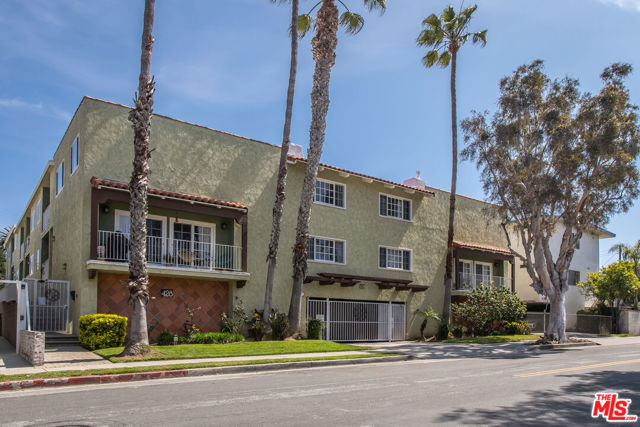 428 Hill Street, Santa Monica CA: https://media.crmls.org/mediaz/d294db28-2c96-4082-8cf4-6cfeb3f38c51.jpg