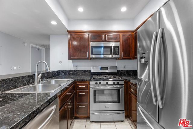 5325 Newcastle Avenue, 338 photo 7