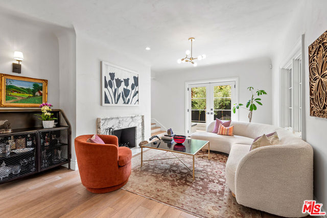 14226 Chandler Boulevard, Sherman Oaks CA: https://media.crmls.org/mediaz/d2956ec1-bb80-4660-89ff-3d704a0ad097.jpg