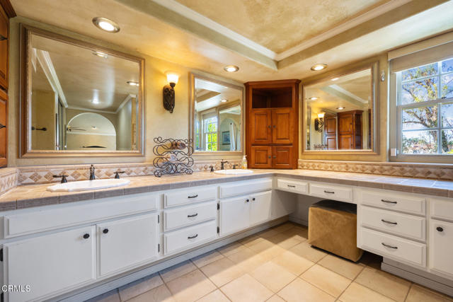 22671 Cheryl Way, Lake Forest CA: https://media.crmls.org/mediaz/d295964e-26f7-4459-b2be-3052d37e97fa.jpg