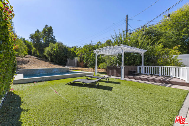 4949 San Feliciano Drive, Woodland Hills CA: https://media.crmls.org/mediaz/d295fb35-d215-4585-9931-e43d1dbd7fd8.jpg