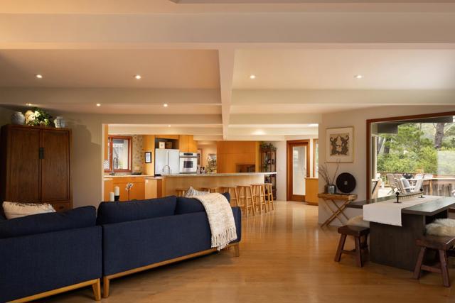 25275 Arriba Del Mundo, Carmel CA: https://media.crmls.org/mediaz/d2963971-6273-41ec-bb43-99d7ce32a612.jpg