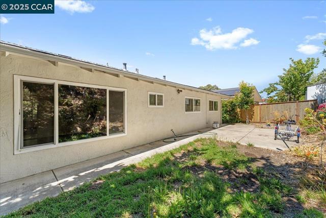 1566 Mann Dr, Pinole CA: https://media.crmls.org/mediaz/d2973d85-e4c4-4d5c-a83a-1552fbd798e0.jpg