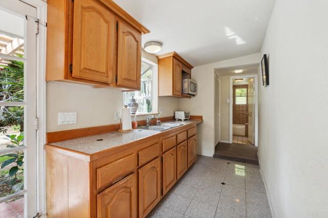 10880 Hess Drive, La Mesa CA: https://media.crmls.org/mediaz/d29760c0-9861-4c33-beb9-b0a05f0b7e8f.jpg