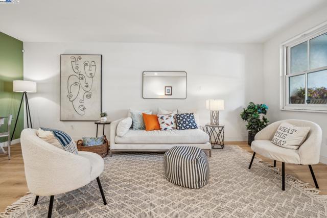 2110 Clement Ave, Alameda CA: https://media.crmls.org/mediaz/d297de7e-37d4-40cf-a962-60b28f526ff0.jpg