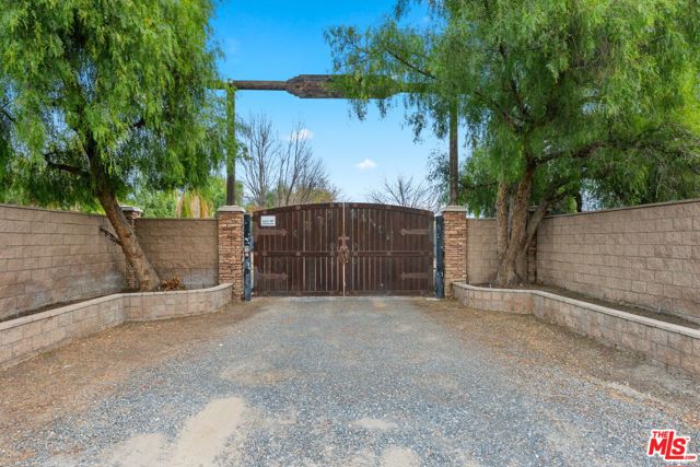 805 N Sanderson Avenue, San Jacinto CA: https://media.crmls.org/mediaz/d29872fe-bb4d-43ce-a8d4-6eea7ee4bdd4.jpg
