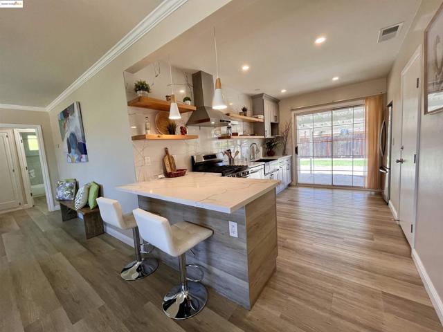 389 White Dr, Hayward CA: https://media.crmls.org/mediaz/d298c251-58ea-4544-ba6f-cef4546ba3b7.jpg