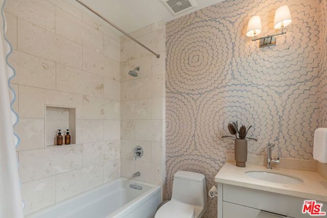 116 S Carmelina Avenue, Los Angeles CA: https://media.crmls.org/mediaz/d298cd09-f5b0-4c89-9fa2-115bc5cb5304.jpg