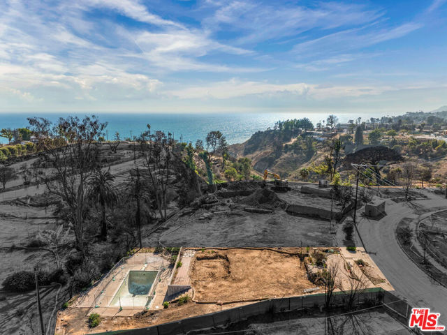 518 Muskingum Place, Pacific Palisades CA: https://media.crmls.org/mediaz/d298d72d-eca4-40da-b57b-eadabb54085d.jpg