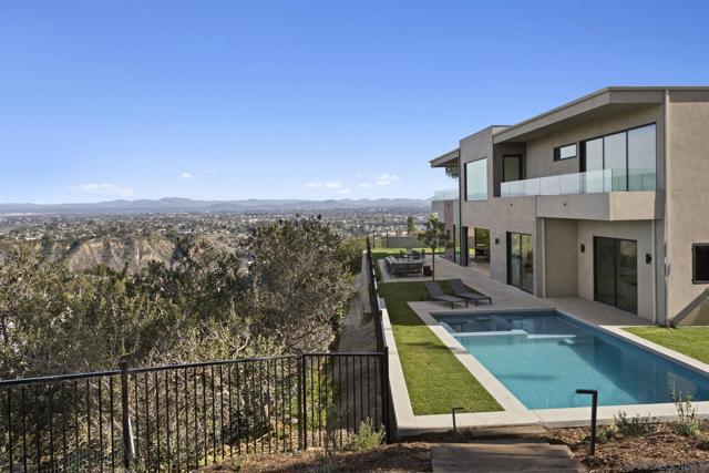 2448 Sagebrush Ct, La Jolla CA: https://media.crmls.org/mediaz/d29a93ca-c0bb-4dab-845d-1ce98d14ad6b.jpg