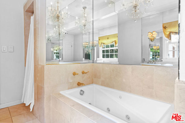 1148 COLDWATER CANYON Drive, Beverly Hills CA: https://media.crmls.org/mediaz/d29ac443-fc08-474d-b855-56cba26ff79d.jpg