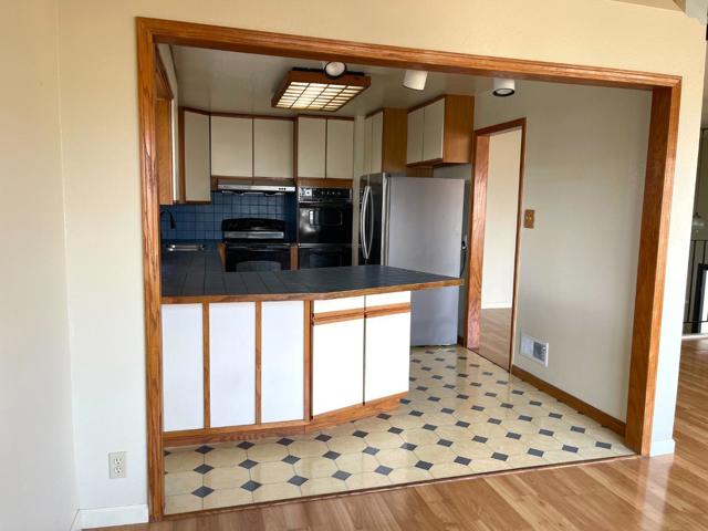 375 Shipley Avenue, Daly City CA: https://media.crmls.org/mediaz/d29ac811-ea4d-4c42-b291-bb138367aec9.jpg