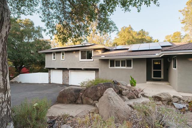 13664 Jack Rabbit Rd, Poway CA: https://media.crmls.org/mediaz/d29adf85-b08c-4faf-8a28-9b7aba40081b.jpg