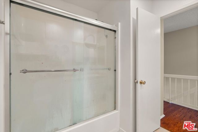 5720 Owensmouth Avenue, Woodland Hills CA: https://media.crmls.org/mediaz/d29af6cf-9c62-48a2-a784-e3cd4c616103.jpg