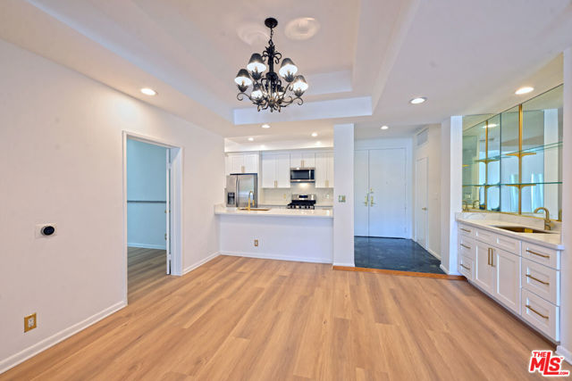 234 S Gale Drive, Beverly Hills CA: https://media.crmls.org/mediaz/d29bb663-01c1-415f-82a5-70afd1b8e9e8.jpg