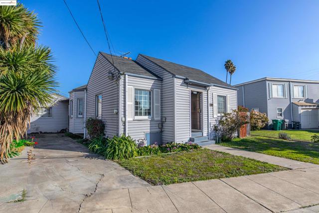 10314 Sunnyside St, Oakland CA: https://media.crmls.org/mediaz/d29bdfc5-65ad-4595-b159-c2373546bbdf.jpg