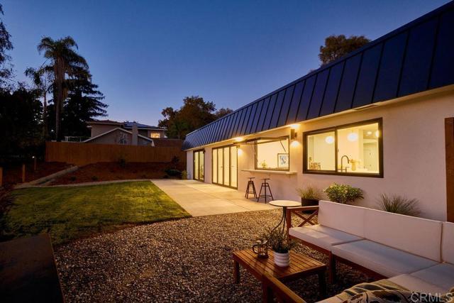 2025 Valley Road, Oceanside CA: https://media.crmls.org/mediaz/d29beebb-50f4-4a59-8cd9-0e301148be91.jpg