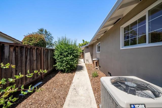 1284 Mandarin Drive, Sunnyvale CA: https://media.crmls.org/mediaz/d29c03cc-4726-446e-b337-f1cf919e46b5.jpg