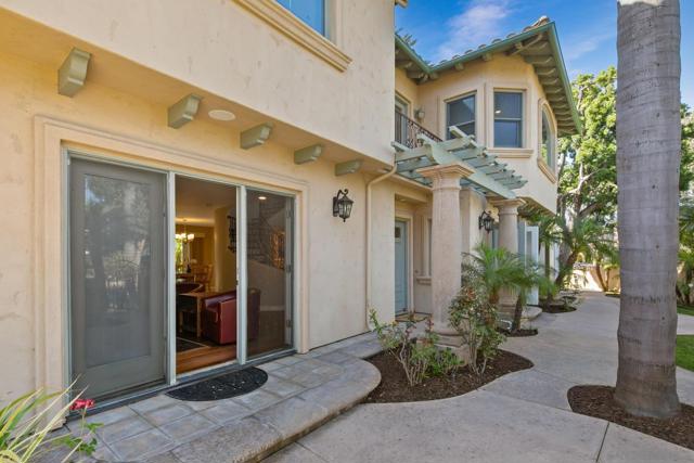1100 Pine St, Coronado CA: https://media.crmls.org/mediaz/d29c140d-7e18-4881-a840-68897dd254d2.jpg