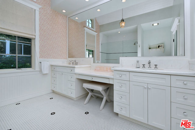 Image 38 of 55 For 3640 Longridge Avenue