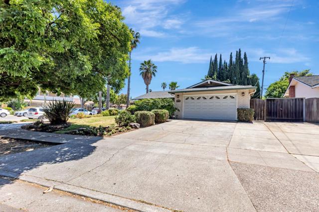 3308 Valley Forge Way, San Jose CA: https://media.crmls.org/mediaz/d29d41e8-5b21-4696-a2ac-65984ef57e45.jpg