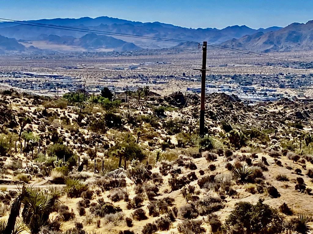https://media.crmls.org/mediaz/d29d50d7-3026-4c4f-b2a5-e25ebfc1a327.jpg?preset=X-Large