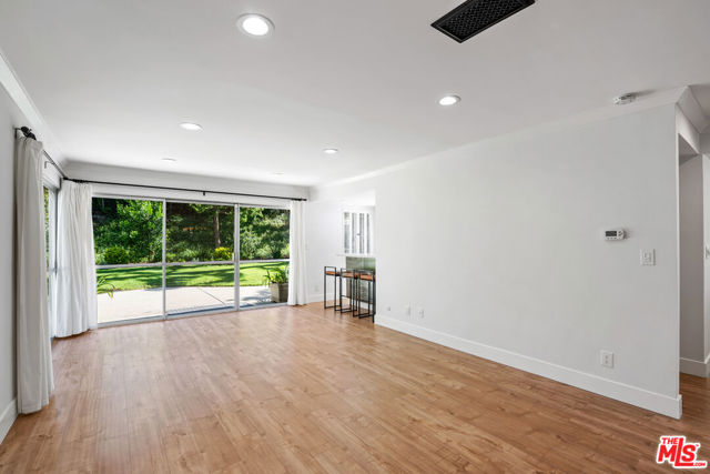 22619 Town Crier Road, Calabasas CA: https://media.crmls.org/mediaz/d29e23e9-dae8-49c0-8583-b4cde49e6f1b.jpg