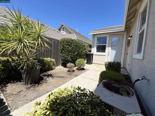 1870 Zurlo Way, Sacramento CA: https://media.crmls.org/mediaz/d29e9f06-0915-4f9d-bbb3-a228e0c30c3e.jpg