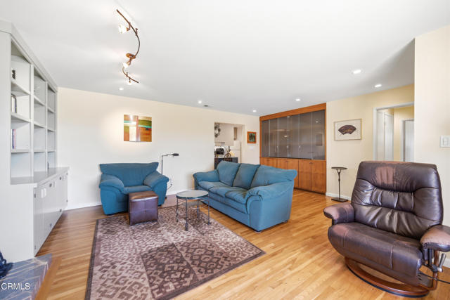 Detail Gallery Image 4 of 38 For 271 Calle Higuera, Camarillo,  CA 93010 - 6 Beds | 3 Baths