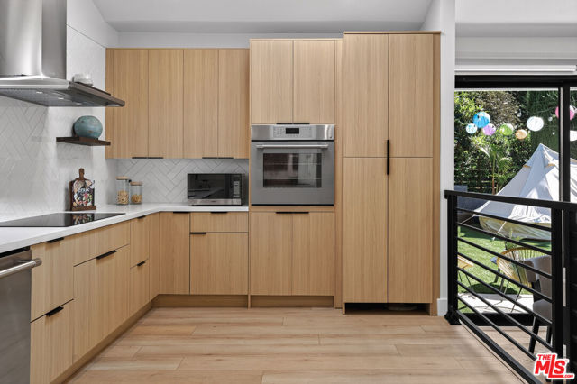 2603 Crestmoore Place, Los Angeles CA: https://media.crmls.org/mediaz/d29f7f26-b424-4fbf-90d9-3b3a98e6801d.jpg