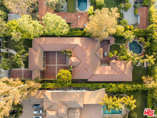 13845 Magnolia Boulevard, Sherman Oaks CA: https://media.crmls.org/mediaz/d2a0060c-9018-49c0-8ced-250c6bbe742d.jpg