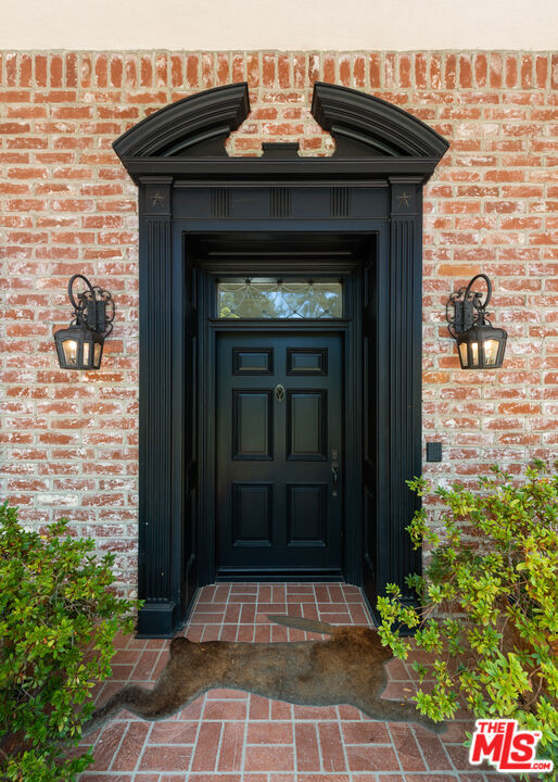 1115 N Beverly Drive