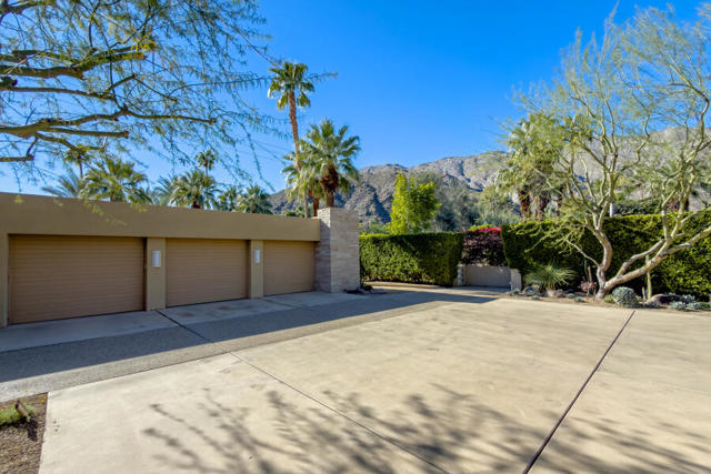 630 N Cahuilla Road, Palm Springs CA: https://media.crmls.org/mediaz/d2a18a0c-e716-4f28-9d18-a8438aff14ae.jpg