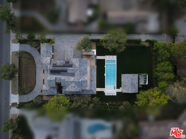 23615 Long Valley Road, Hidden Hills CA: https://media.crmls.org/mediaz/d2a2421a-1e77-40d3-9326-f193b421536f.jpg