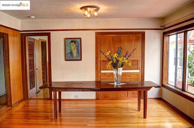 986 Kains Ave, Albany CA: https://media.crmls.org/mediaz/d2a26414-e5e1-4c29-8139-803f822d5f2c.jpg