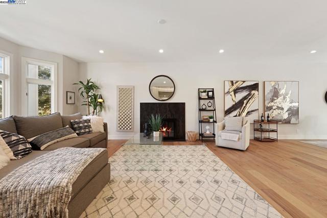 25 Mackenzie Pl, Danville CA: https://media.crmls.org/mediaz/d2a2dc2c-ed14-408b-9b0d-636a815af52e.jpg
