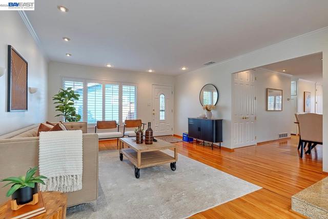 1515 Miramonte Ave, Mountain View CA: https://media.crmls.org/mediaz/d2a2e482-a757-4883-b5fb-45e1b548c277.jpg