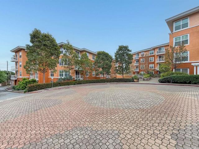 401 Crescent Court, San Francisco CA: https://media.crmls.org/mediaz/d2a366cf-fbaf-40ac-a494-ced025558310.jpg
