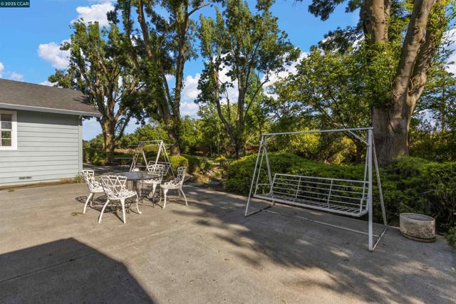 5435 Box R Ranch Rd, Vacaville CA: https://media.crmls.org/mediaz/d2a38748-d98a-4112-a51e-74150ddf7e64.jpg