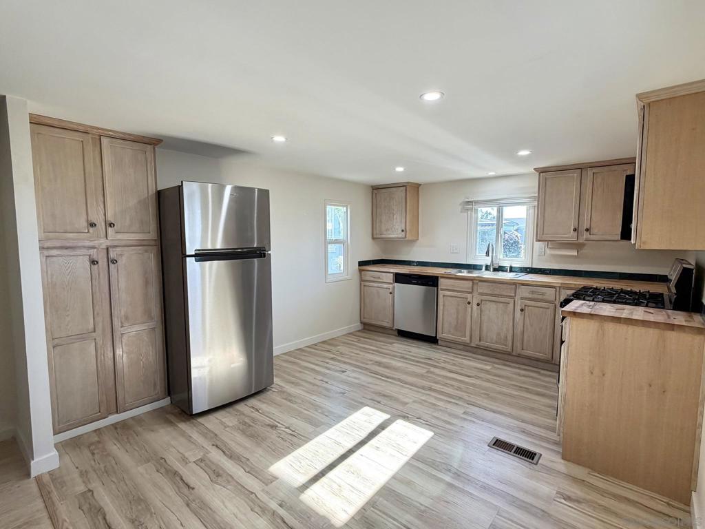 6460 Convoy Ct - photo 4