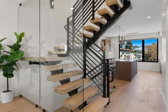 Detail Gallery Image 5 of 27 For 4210 Tonopah Ave, San Diego,  CA 92110 - 3 Beds | 3/1 Baths