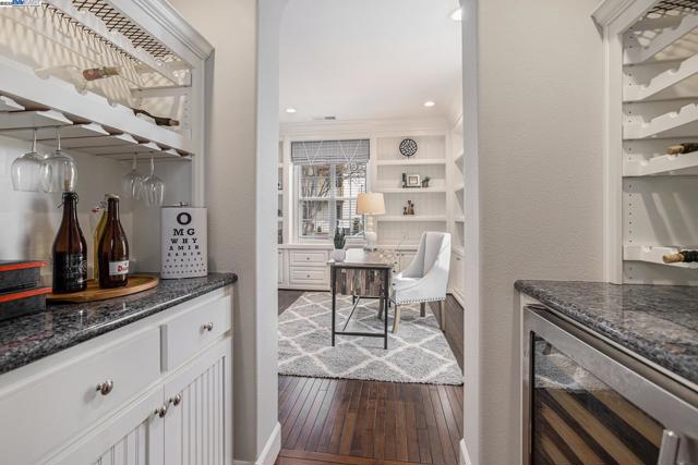 1049 S WEDGEWOOD DR, San Ramon CA: https://media.crmls.org/mediaz/d2a4a6f6-8082-4d58-bfae-1c98af68376d.jpg