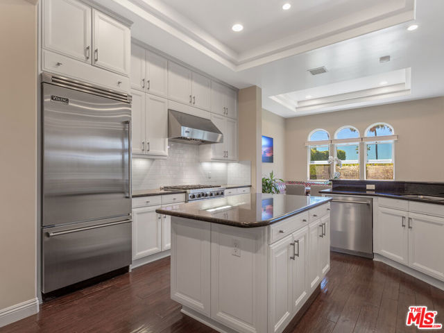 23949 De Ville Way, Malibu CA: https://media.crmls.org/mediaz/d2a51982-2ad8-4960-8411-dec627b8cd46.jpg