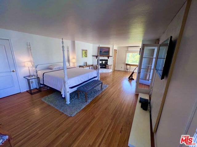 219 Winchester Avenue, Glendale CA: https://media.crmls.org/mediaz/d2a5508c-365d-4a44-a9be-50bd62d027a7.jpg