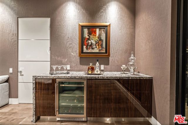 4049 Coldwater Canyon Avenue, Studio City CA: https://media.crmls.org/mediaz/d2a60b4f-60d8-43ee-9d69-e9a311fed2e4.jpg