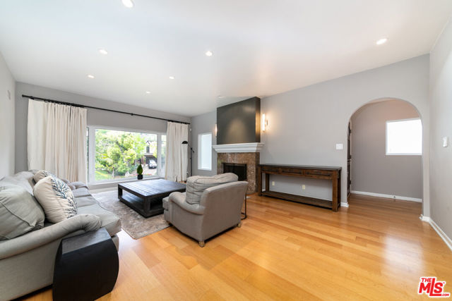 1358 Holmby Avenue, Los Angeles CA: https://media.crmls.org/mediaz/d2a68d40-16fc-4bc5-bbf3-5533f85e2781.jpg