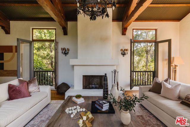 463 N Greencraig Road, Los Angeles CA: https://media.crmls.org/mediaz/d2a6ad63-db4b-47db-a750-9a222f6aafb2.jpg