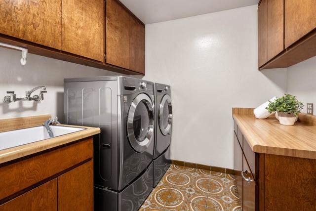 880 Moana Court, Palo Alto CA: https://media.crmls.org/mediaz/d2a7a085-730a-44b7-8e26-180bb8c36423.jpg