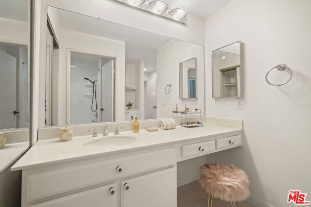 Image 26 of 33 For 8505 Gulana Avenue 4217